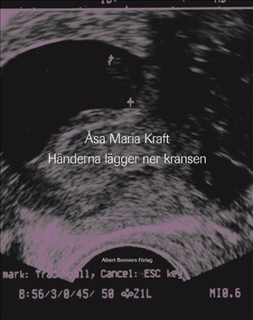 Händerna lägger ner kransen