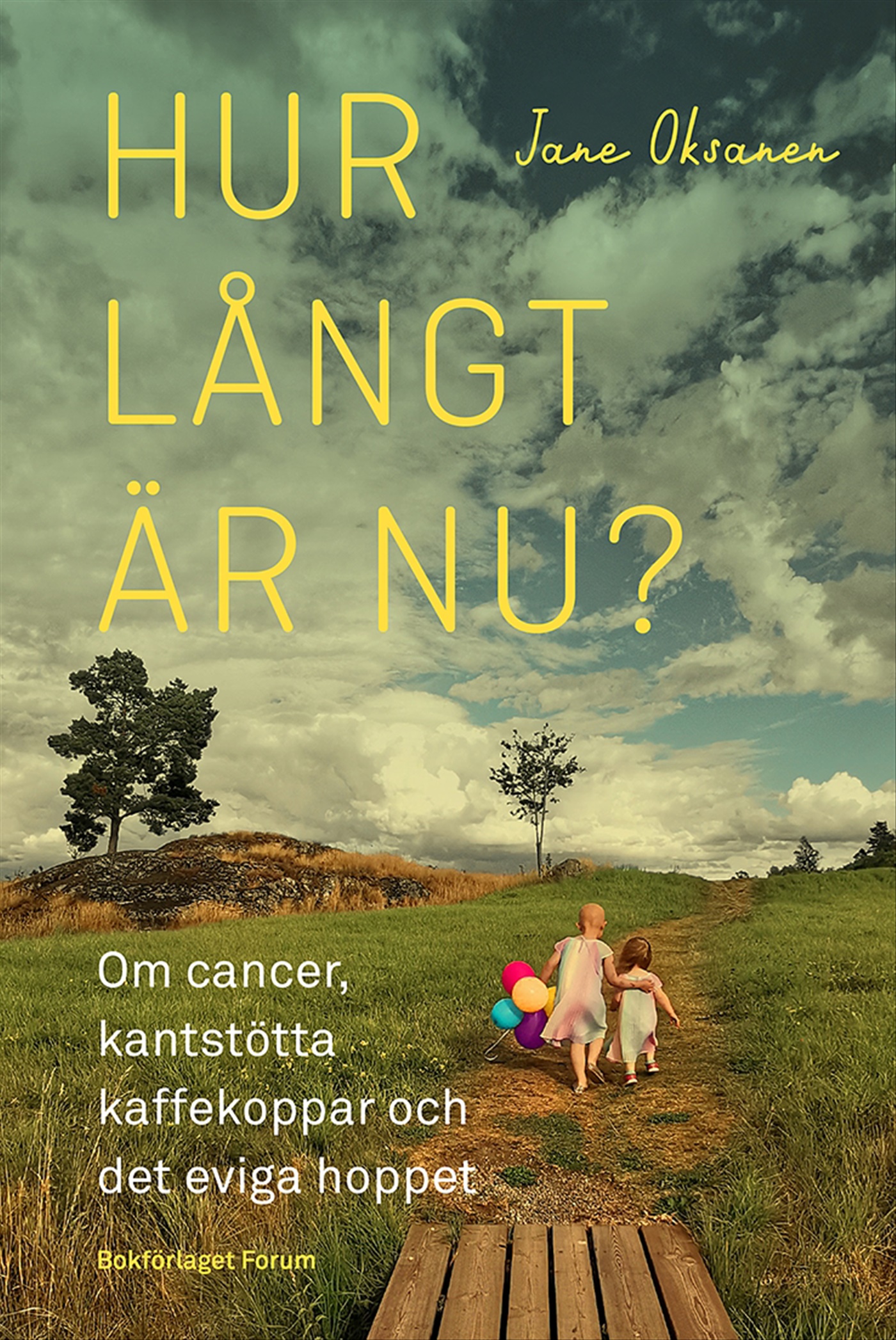 Omslag: Hur långt är nu? : om cancer, kantstötta kaffekoppar och det eviga hoppet