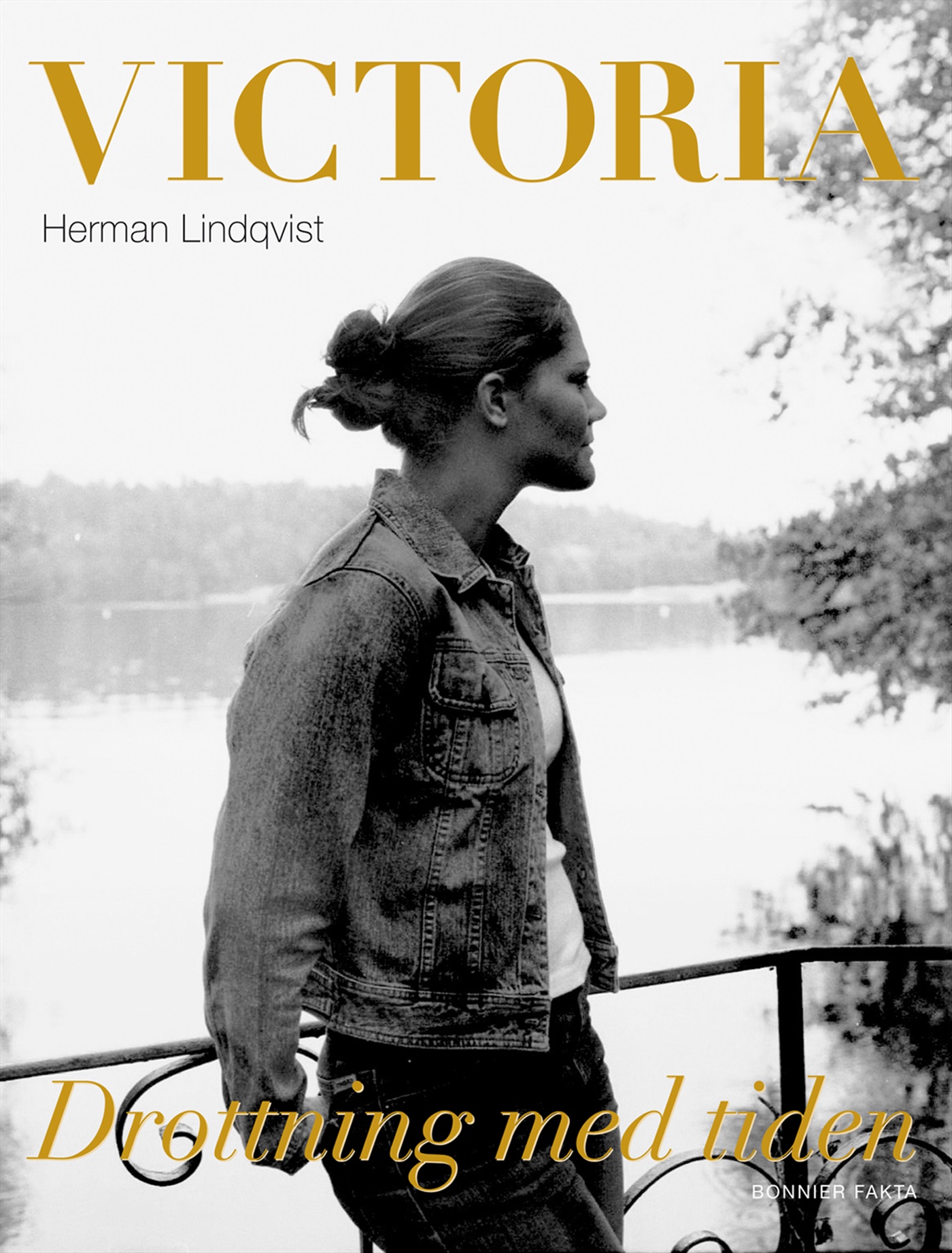 Omslag: Victoria : drottning med tiden