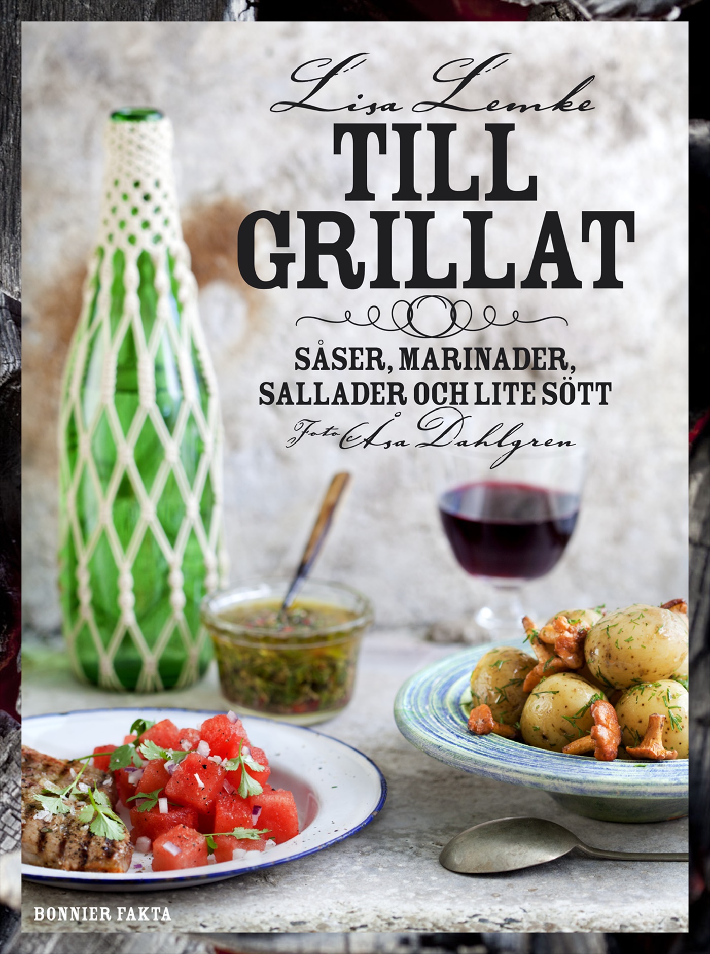 Omslag: Till grillat : såser, marinader, sallader och lite sött